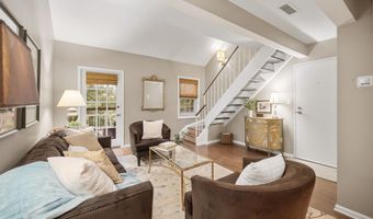 1403 E ABINGDON Dr 6, Alexandria, VA 22314