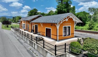 342 S Monroe St, Alderson, WV 24910