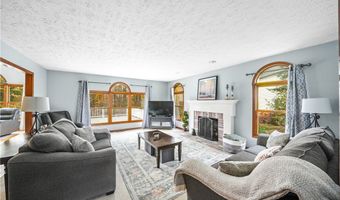 350 Aspen Ct, Aurora, OH 44202