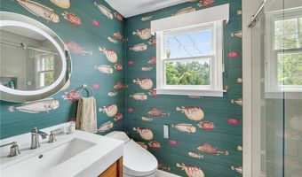7 Maloney Ln, Middletown, RI 02842
