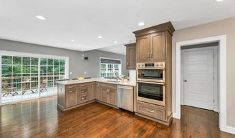 3 Victoria Rdg, Amherst, NH 03031