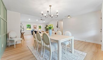 402 SW 11th St, Bentonville, AR 72712