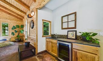 186 Lindholm Ln, Arcata, CA 95521