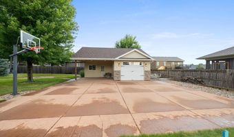 304 S Country Club Ave, Brandon, SD 57005