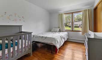 11 W Lake Shore Dr, Danbury, CT 06811