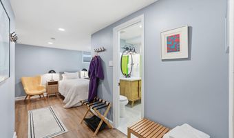 5902 WILSON Ln, Bethesda, MD 20817