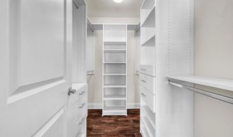 10 Putnam Ln 10, Danbury, CT 06810