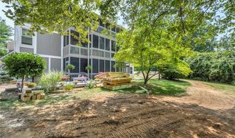 255 Portage Lakes Dr E, Akron, OH 44319