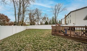 704 Woodrun Dr, Ballwin, MO 63021