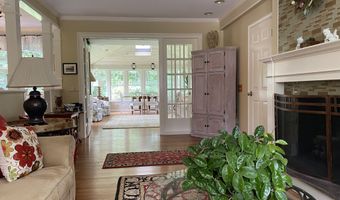 15 Royalwood Ct, Cheshire, CT 06410