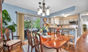 21 Lakeview Dr, Branford, CT 06405