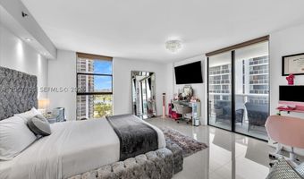 20515 E Country Club Dr 2048, Aventura, FL 33180
