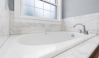 1101 Highland Dr, Aurora, MO 65605