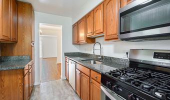 838 COLLEGE Pkwy 11-838, Rockville, MD 20850