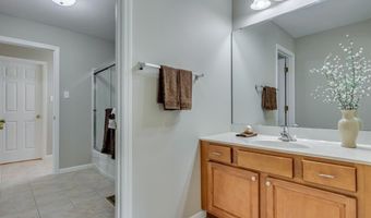 1515 Dietrich Glen Dr, Ballwin, MO 63021