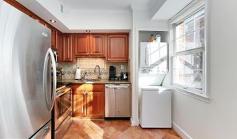 1113 N PITT St #1A, Alexandria, VA 22314