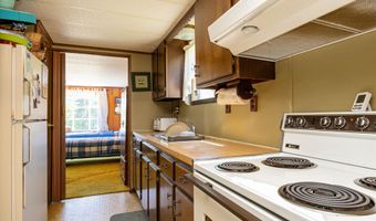 81 Shoreline Dr, Barnet, VT 05821