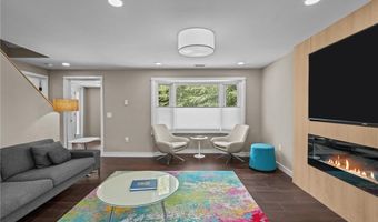 37 Dye Hill Rd, Hopkinton, RI 02832