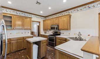 506 Fieldcrest Dr, Chickasha, OK 73018
