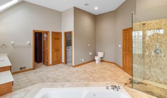 13023 RAVINE Dr, Lemont, IL 60439