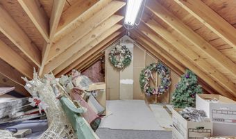 1521 Secretariat Ln, Indianapolis, IN 46217