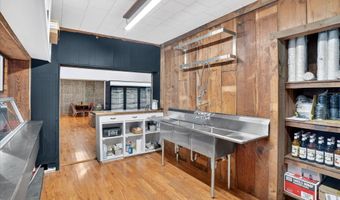 33 W Olive St, Aurora, MO 65605