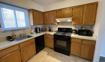 48 Sutton Pl 48, Bloomfield, CT 06002