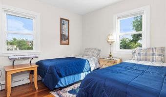 67 Linden St, Middletown, RI 02842