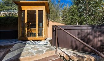 2106 Lakeshore Dr, Agoura Hills, CA 91301