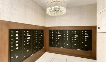 635 SLATERS Ln G-01, Alexandria, VA 22314