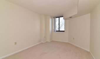 1001 N RANDOLPH St 215, Arlington, VA 22201