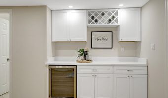 4006 JUSTINE Dr, Annandale, VA 22003