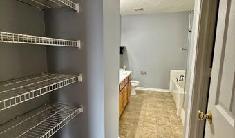 6903 Governors Pointe Blvd, Indianapolis, IN 46217