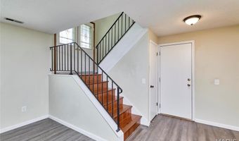 241 Valleyoak Ct, Ballwin, MO 63021