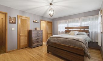 912 W Pleasant St, Aurora, MO 65605