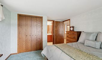 2213 SUNRISE Dr, Appleton, WI 54914