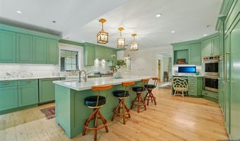 26 Bradrick Ln, Allendale, NJ 07401