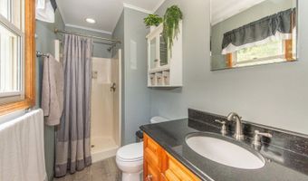 10 W Shore Dr, Alloway, NJ 07462
