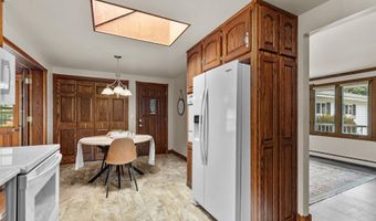 1525 E JOHN St, Appleton, WI 54915