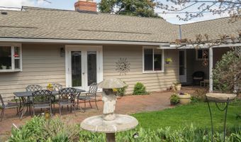 826 Holly St, Ashland, OR 97520