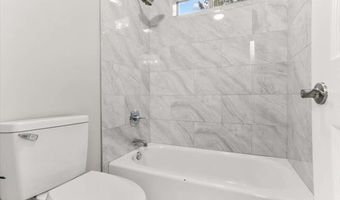 3425 Kingsland Cir, Berkeley Lake, GA 30096