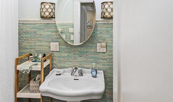 28 W Narragansett Ave, Newport, RI 02840