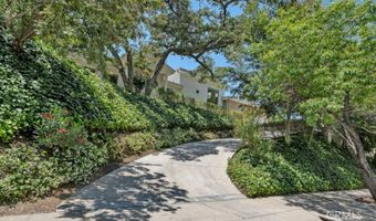 3843 Hayvenhurst Ave, Encino, CA 91436