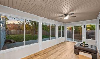 1942 Trail Ridge St, Arlington Heights, IL 60004