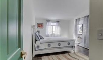 66 Girard Ave 423, Newport, RI 02840