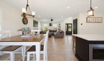 1479 Main St, Acushnet, MA 02743