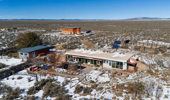 18 Outlander Dr, Carson, NM 87517