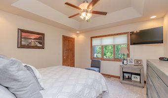 932 Emerald Pines Dr, Arnolds Park, IA 51331