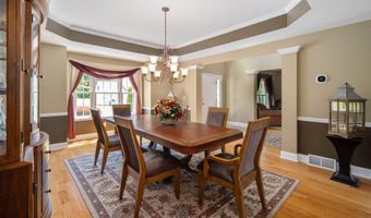 35 Shinnecock Hills Dr, Albany, NY 12205