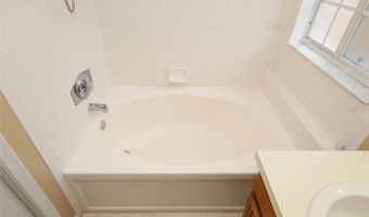 1052 ROYAL OAKS Dr, Apopka, FL 32703